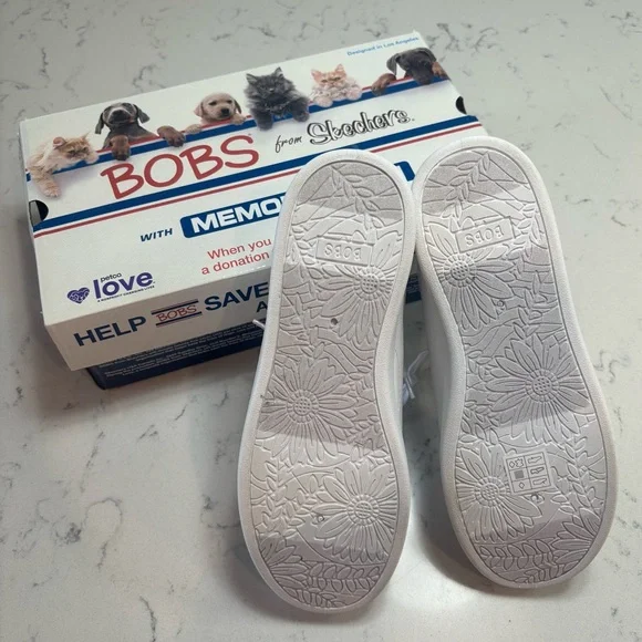 New BOBS D’vine Instant Delight Memory Foam White Sneakers - Size 9.5 - Picture 4 of 9